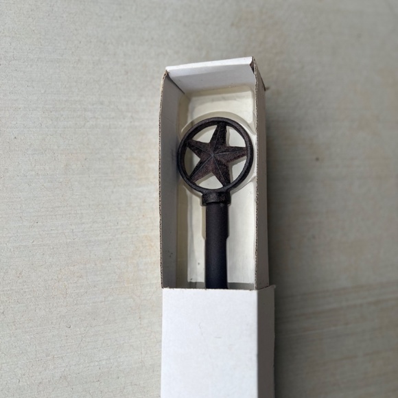 New Rust Finish Lonestar Drapery Rod - Picture 2 of 4